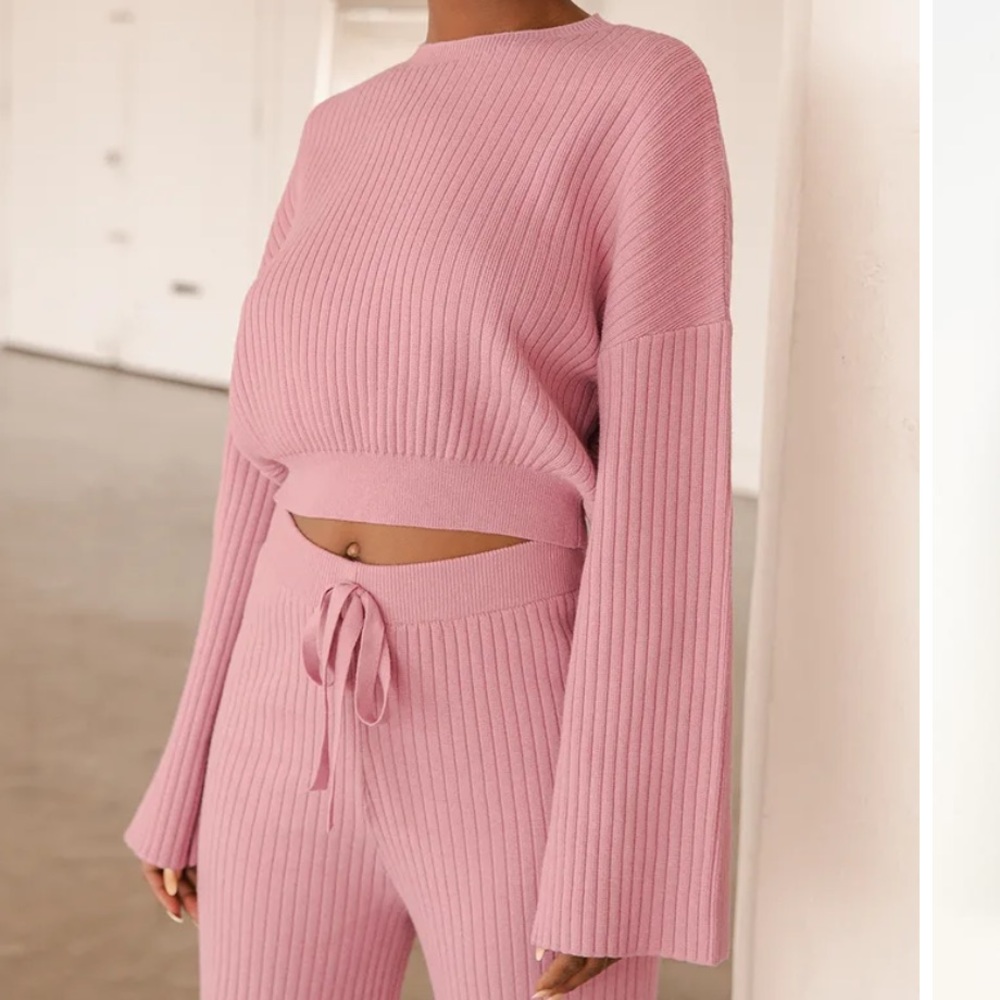 Snuggly Style Mauve Pink Ribbed Knit Cropped Sweater
Pant two piece set NWT